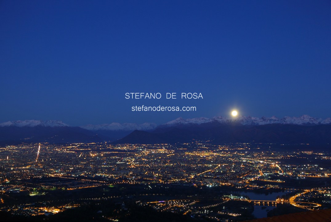 Tramonto di Luna su Torino