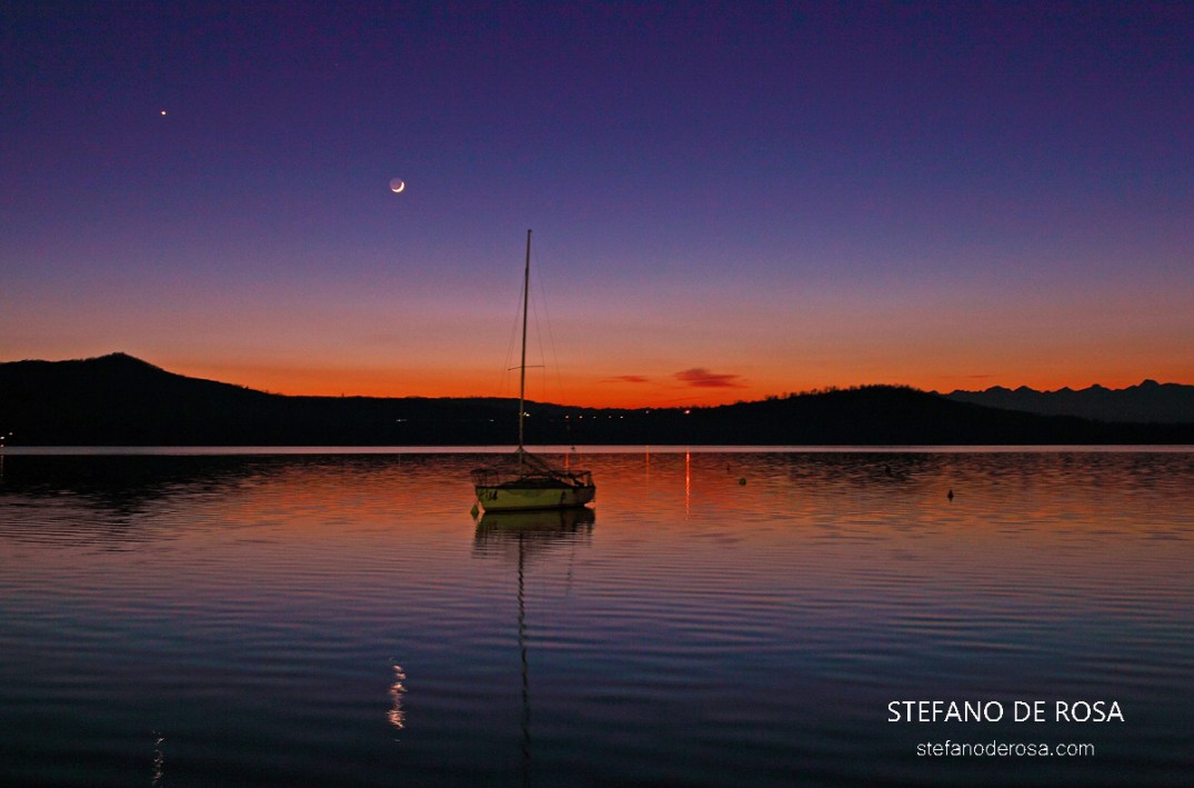 Mon and Venus at sunset