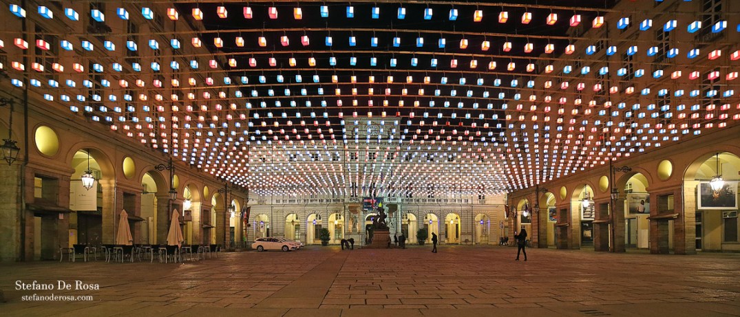 Piazza Palazzo di Città e tappeto volante